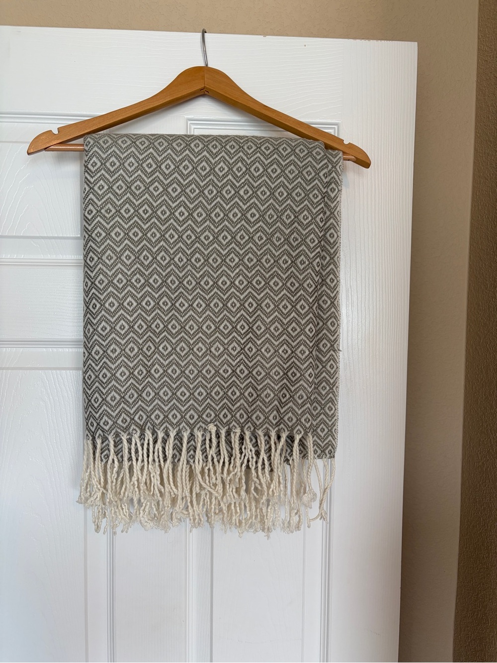 West Elm Throw Blanket 44x56 Taupe Cream Geometric Diamond Tassel Fringe D13
